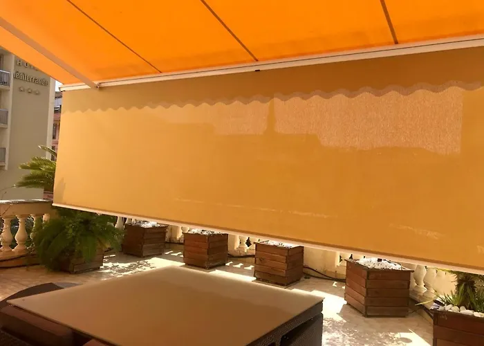 Terrasse Dans Palace Centre Апартаменти Мантон